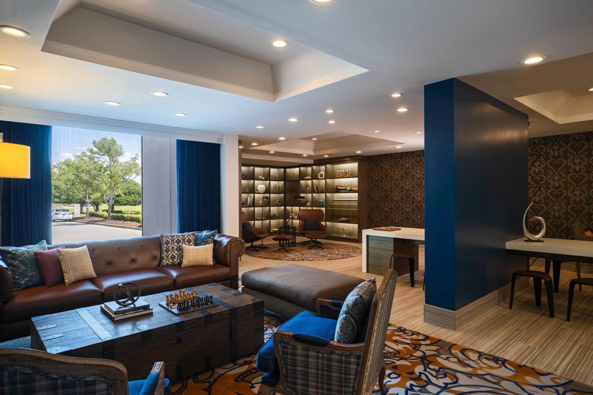 Renaissance Concourse Airport Hotel 4*